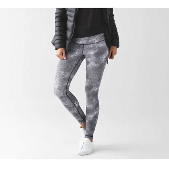 Lululemon Wunder Under Pant III Diffusion White Black  Legging size 4 - Picture 1 of 8